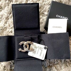 authentic chanel brooch from  21S brandnew
